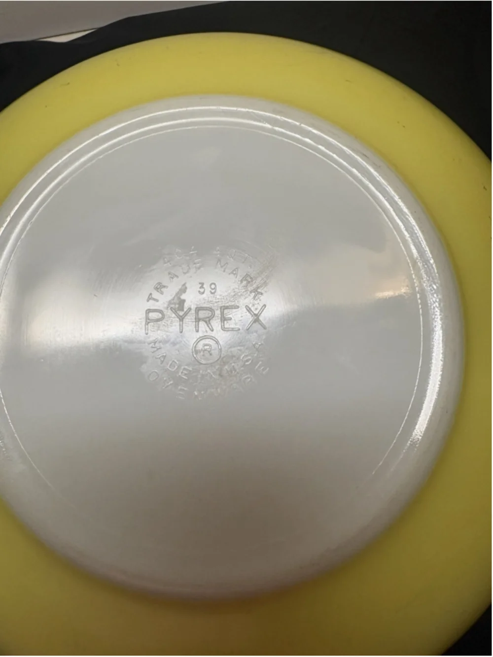 Pyrex Mixing Bowl 404 Yellow Retro Vintage Kitchenware 4 Quart Used
